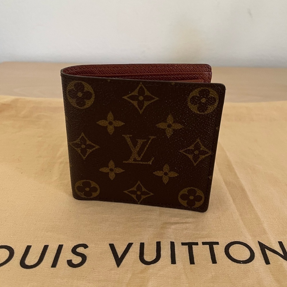 Louis Vuitton Men Marco Bifold Wallet EUC